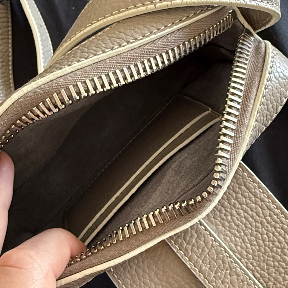 Crossbody Bag- Adjustable strap - Picture 8 of 8